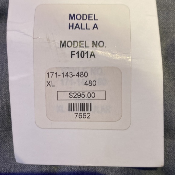 Never been worn got it from a family member and I have no use for it. - Picture 2 of 6